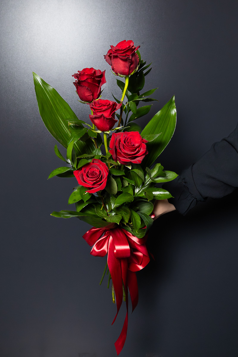 Fascio 5 Rose Rosse - immagine 2