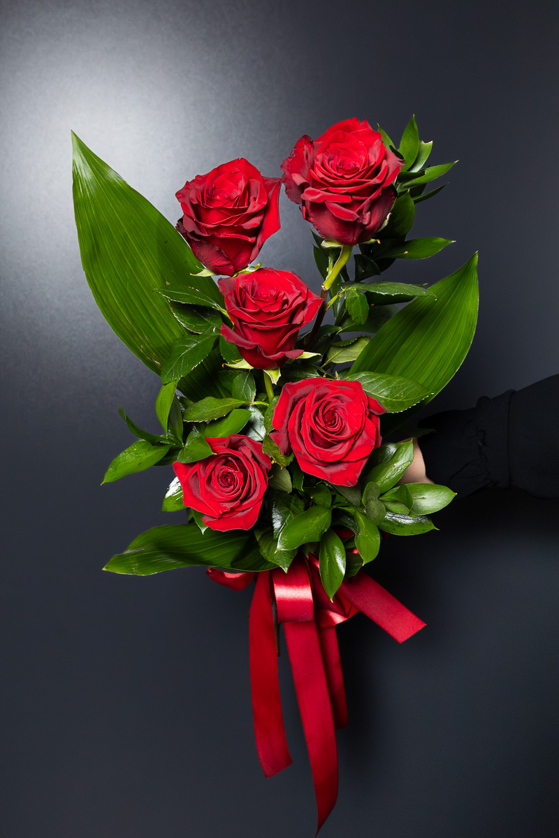 Fascio 5 Rose Rosse - immagine 3