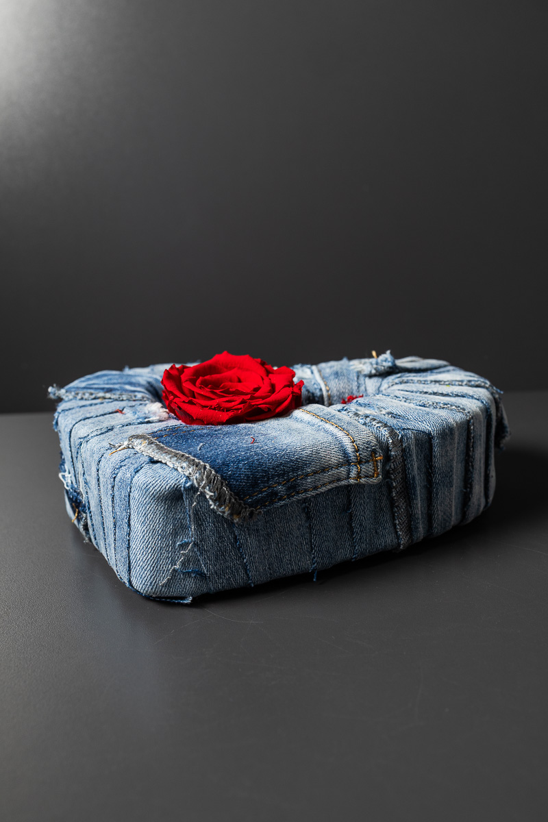 Cuore di Jeans con Rosa Stabilizzata - immagine 2
