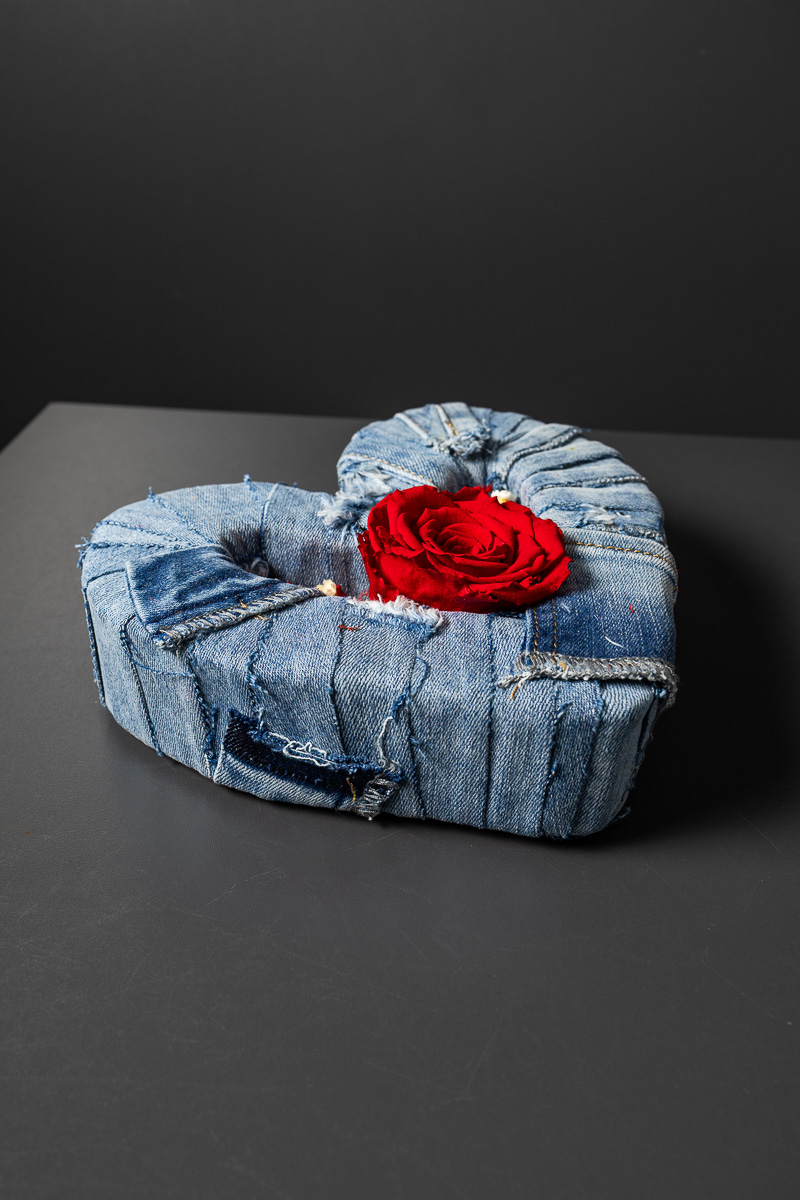 Cuore di Jeans con Rosa Stabilizzata - immagine 3